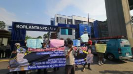 Mahasiswa demo Korlantas Polri SIM International, di Jl. Letjen M.T. Haryono, Pancoran, Jakarta Selatan. (Foto:istimewa)
