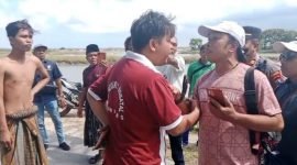 Warga mengaku geram dengan tindakan pihak-pihak yang mengatasnamakan desa dalam aksi blokade jalan PT Garam. (Foto: Istimewa).
