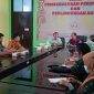 Lima mahasiwa FH UMM saat magang di Kantor Hukum “Artono, Wahab & Associates”