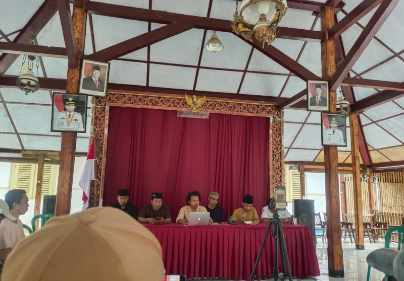 Konferensi pers kesepakatan pemberhentian survei siesmik.