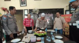 Momen kebersamaan anggota Polsek Guluk-Guluk di hari Bhayangkara ke-79.
