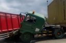Kondisi truk kontainer yang mengalami tabrakan beruntun di Semarang.