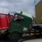 Kondisi truk kontainer yang mengalami tabrakan beruntun di Semarang.