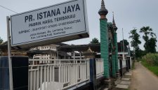 Perusahaan Rokok (PR) Istana Jaya.