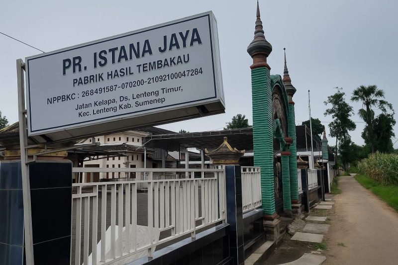 Perusahaan Rokok (PR) Istana Jaya.