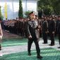 Kapolres Sumenep, AKBP Rivanda, S.I.K., saat bertindak sebagai inspektur upacara.