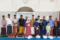 Momen Kahmi Guluk-Guluk saat memberikan santunan ke 40 anak yatim.