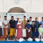 Momen Kahmi Guluk-Guluk saat memberikan santunan ke 40 anak yatim.