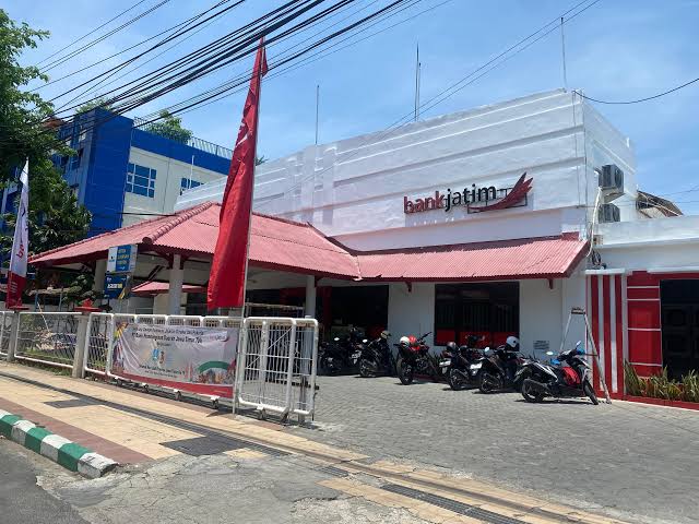 Kantor Bank Jatim Cabang Pamekasan.