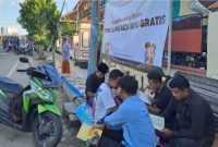 Komunitas GLS saat Gelar Lapak Baca Buku Gratis di depan kantor Kecamatan Ganding.