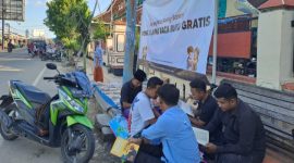 Komunitas GLS saat Gelar Lapak Baca Buku Gratis di depan kantor Kecamatan Ganding.