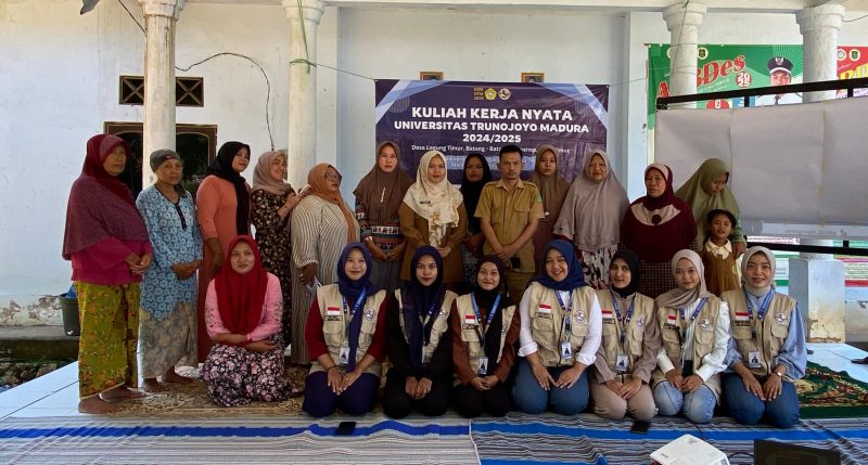 Mahasiswa KKN UTM bersama perwakilan Diskopukmperindag Sumenep.