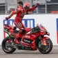 Marc Marquez saat memasuki garis finis lakukan selebrasi kemenangannya di Race MotoGp Jerman