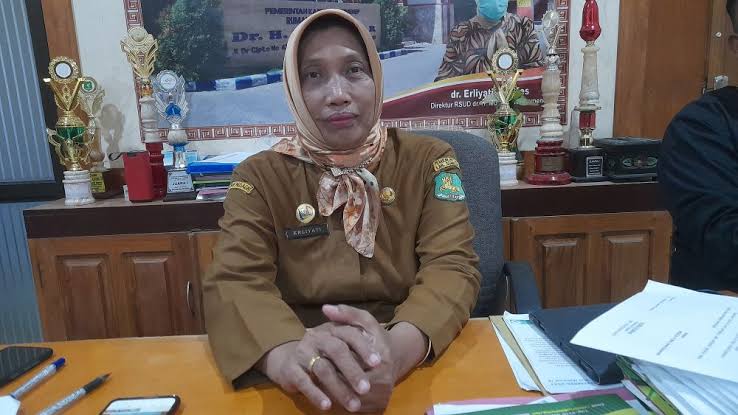 Direktur Utama, RSUD Moh. Anwar, dr. Erliati, M.Kes., saat ditemui di ruang kerjanya.