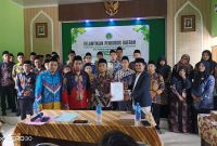 PGMNI Jatim melantik ratusan guru di Sumenep.