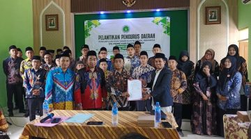 PGMNI Jatim melantik ratusan guru di Sumenep.