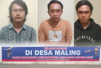 Tiga pelaku curat (atas), spanduk provokasi yang dipasang oleh seorang warga di Daramista, Kecamatan Lenteng, Kabupaten Sumenep.