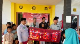 Momen salah satu warga yang mendapatkan doorprize dari panitia JJS.