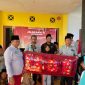 Momen salah satu warga yang mendapatkan doorprize dari panitia JJS.