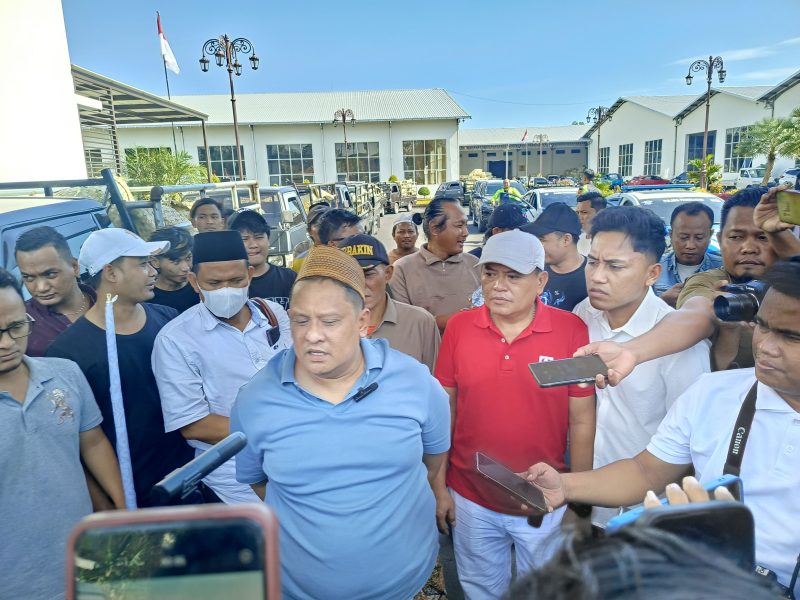 H Her Bersama Peserta Kirab Mobil ke Suramadu 