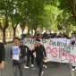 Massa aksi Dear Jatim saat demo di depan Mapolres Sumenep.