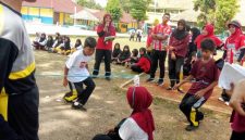 Keseruan lomba di SMPN 3 Kamal.
