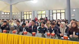 Para peserta seminar terlihat antusias menghadiri seminar pendididikan antikorupsi.