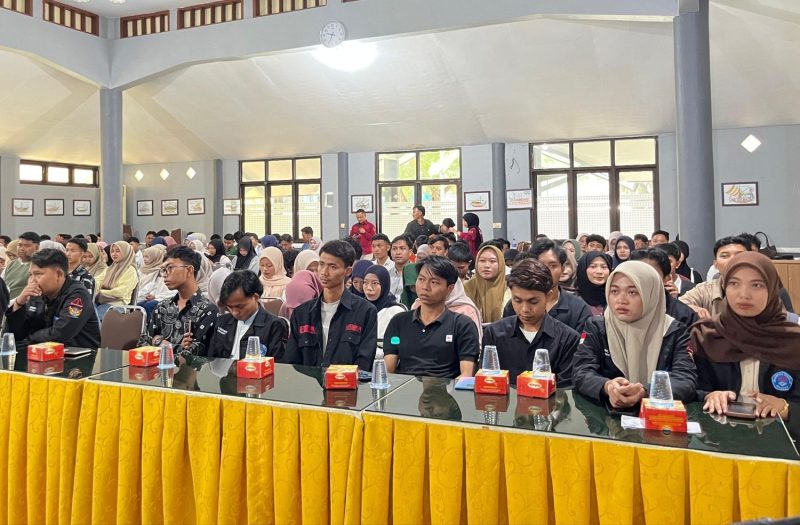 Para peserta seminar terlihat antusias menghadiri seminar pendididikan antikorupsi.