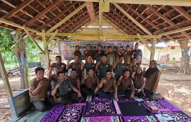 Kepala Perhutani Madura bersama jajaran.