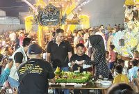 Jabir di dampingi kedua orang tua saat merayakan hari ulang tahun ke-8.