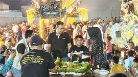 Jabir di dampingi kedua orang tua saat merayakan hari ulang tahun ke-8.