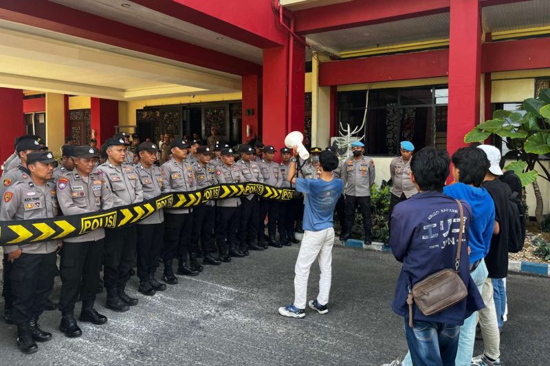 Aksi demonstrasi Jastra di depan kantor Bupati Sumenep. (Doc. Timesin/Fairus).