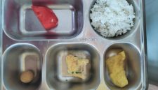 Menu MBG di Bujur Timur, dianggap tidak layak untuk dikonsumsi.
