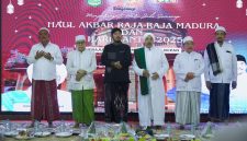 Momen Bupati Sumenep bersama ulama se-Madura pada perayaan haul raja-raja sumenep dan hari santri 2025 di Pendopo Keraton Sumenep.