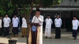 Momen KH. A. Hanif Hasan, memberikan sambutan dalam perayaan HSN 2025