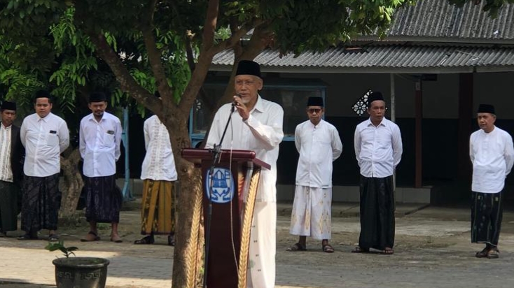 Momen KH. A. Hanif Hasan, memberikan sambutan dalam perayaan HSN 2025