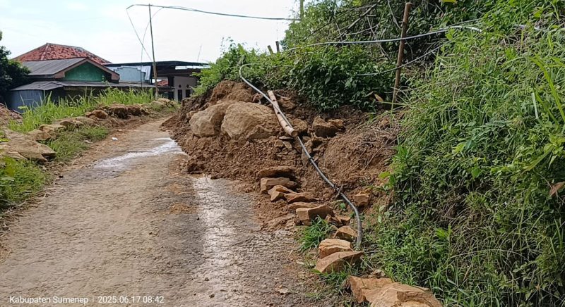 Bencana alam berupa tanah longsor di Dusun Artakoh, Desa Payudan Daleman.