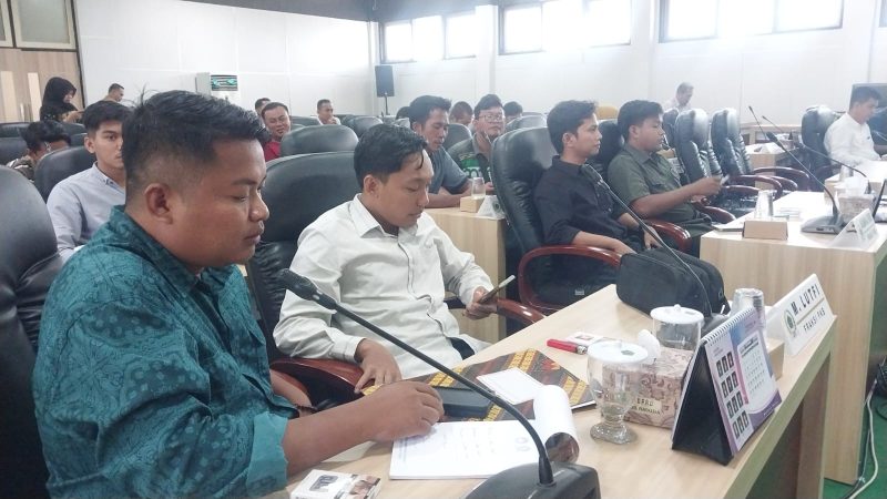 Ketua DPD Tani Merdeka Basri saat Audiensi di Gedung DPRD Pamekasan 