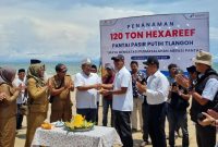 Penanaman 120 ton Hexareef.