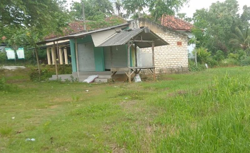 Penampakan unit usaha toko sembako, BUMDes Permata, Sentol Daya, yang telah mati suri. 