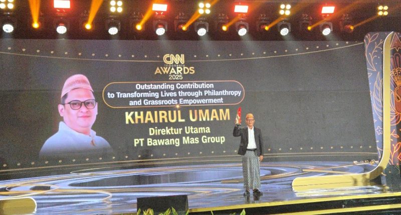 Penghargaan diterima langsung oleh Ketua BMC Abdullah 