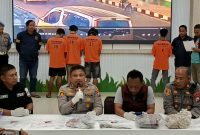 Kapolres Pamekasan pimpin langsung Konpers tentang penganiayaan di depan masjid agung as-syuhada