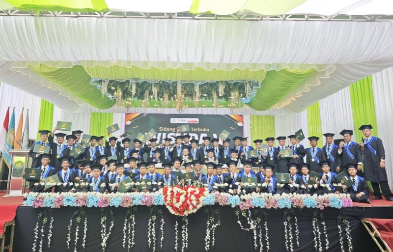 Momen spesial wisuda sarjana ke V STAI DUBA sekalogus alih status menjadi IDB.