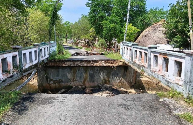 Kondisi jembatan yang ambruk di desa Bringsang, Kecamatan Giligenting, Kabupaten Sumenep.