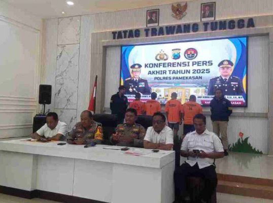 Polres Pamekasaan saat menggelar konferensi pers