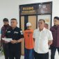 Tersangka MR saat diamankan oleh Polres Pamekasan 
