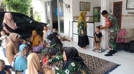 Bhabinsa Koramil 0826-10 Waru saat Mendampingi kegiatan Posyandu 