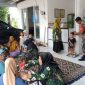 Bhabinsa Koramil 0826-10 Waru saat Mendampingi kegiatan Posyandu 