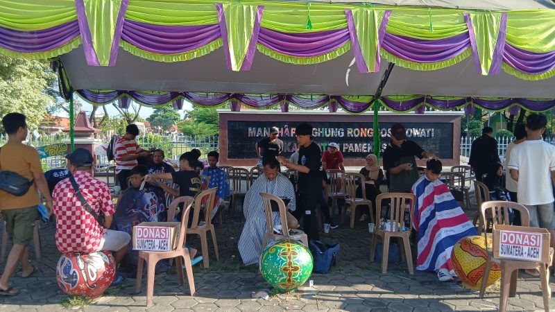 Antusiasme warga Pamekasan Menghadiri Pangskas rambut 