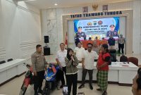 Kasat Reskrim AKP Doni Setiawan Pimpin Langsung Pengembalian Barang Bukti Hasil Curanmor kepada pemiliknya